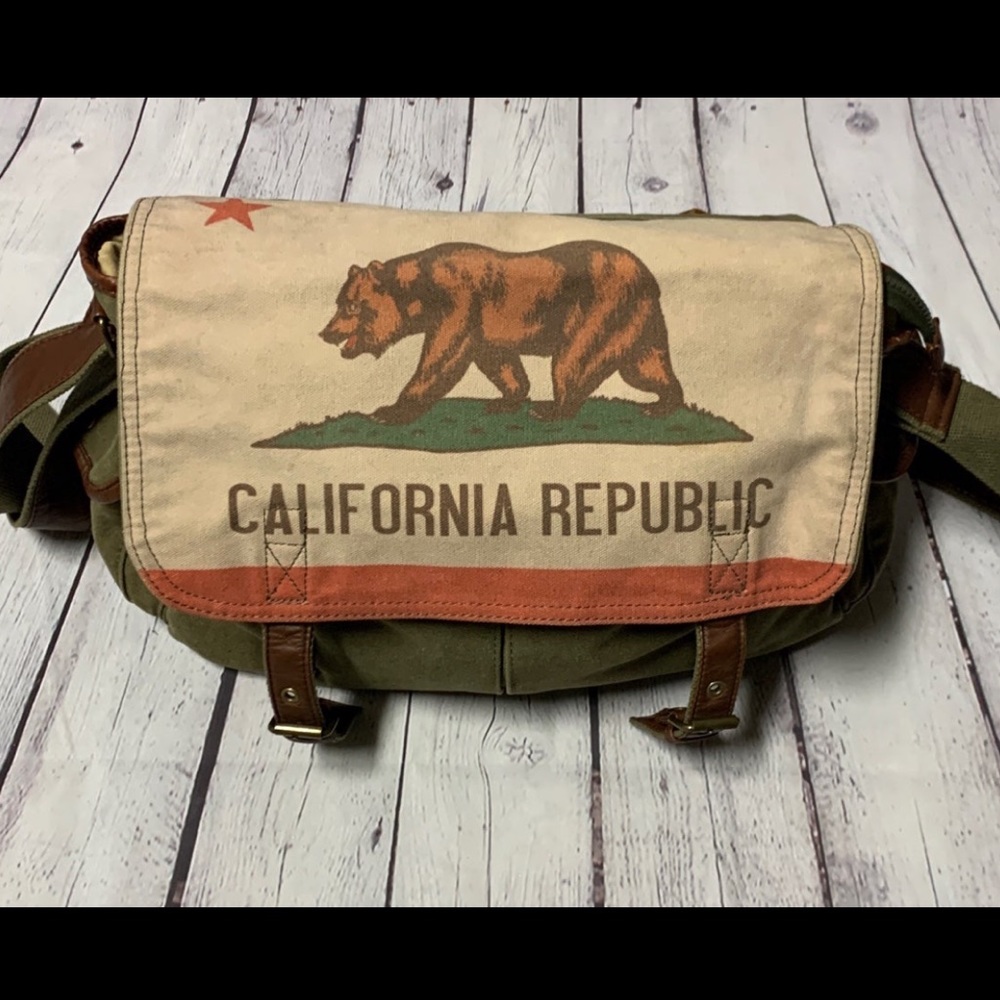 Studio Manhattan Crossbody Bag